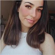 Me llamo Majda y soy una chica joven,alegre, simpática, responsable, puntual, a la que le encanta aprender y poder enseñar, me gustan mucho los niños